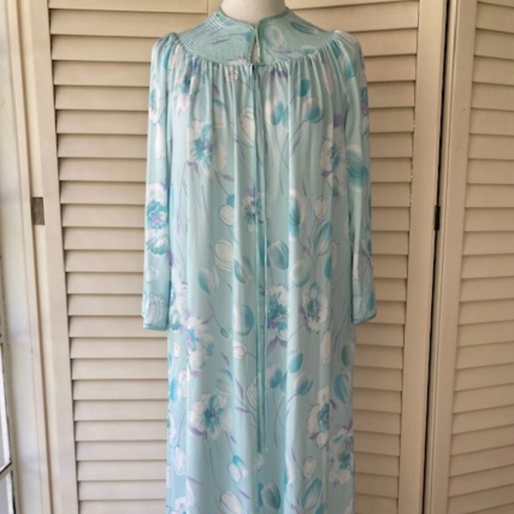 Vintage Evelyn Pearson Go-Coat Lounger - Picture 2 of 12